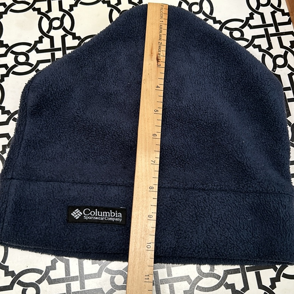 Columbia navy blue beanie hat, stretchy fleece. Unisex. Packable. Clean & comfy.